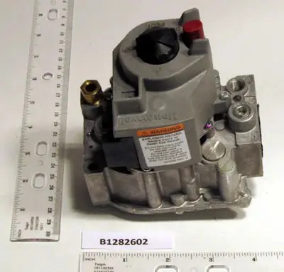 Amana-Goodman B1282602 Gas Valve 1/2 Inch Natural Gas 24V Dual Main