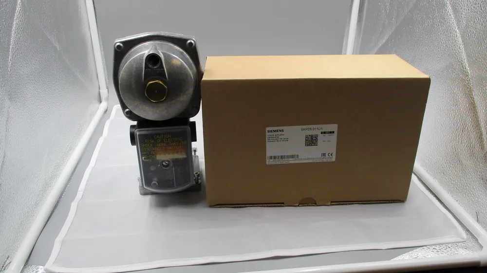 SK0311344-US20260702-105043-0 SIEMENS SKP25.011U1 120V,CONST PRESS REG,POCswitch - Image 1