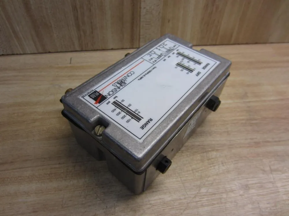 SK0326201-US20260702-105043-0 Johnson Controls P78LCA-9300 Dual Pressure Control - Image 1